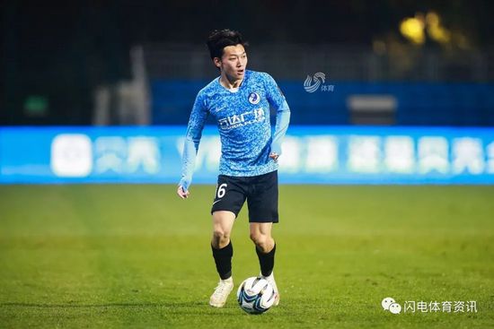 第90+6分钟，特罗萨德禁区内打门被门将扑出，基维奥尔补射打飞！